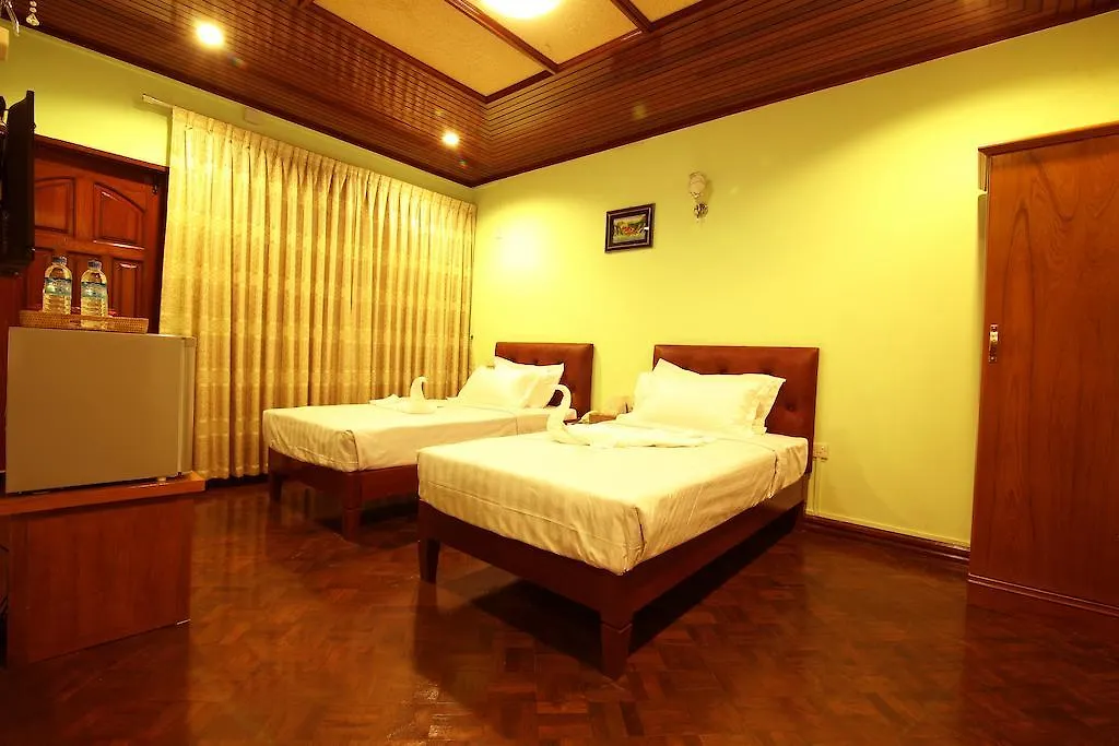 Hotel Hundred Moon Rangun Zajazd
