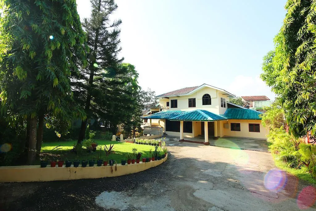 Hotel Hundred Moon Rangun