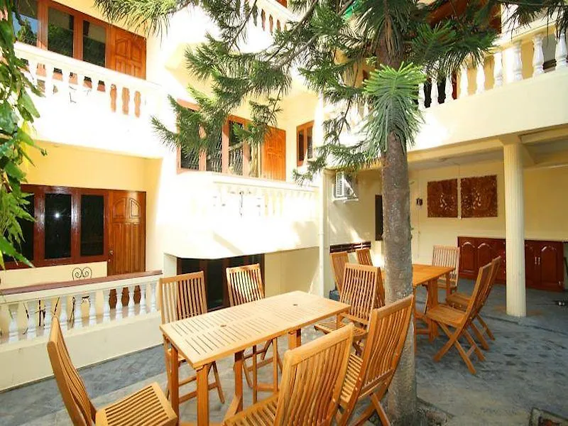 Hotel Hundred Moon Rangun Birma