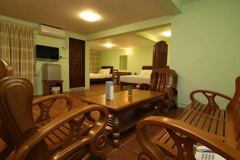 Zajazd Hotel Hundred Moon Rangun