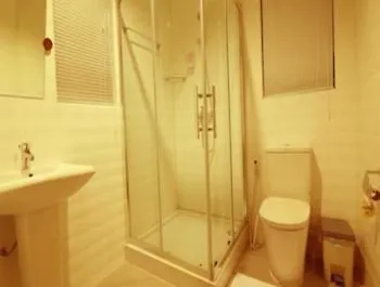 Hotel Hundred Moon Rangun 2*,
